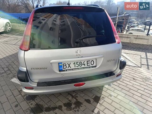 Сірий Пежо 206, об'ємом двигуна 1.36 л та пробігом 264 тис. км за 3400 $, фото 4 на Automoto.ua