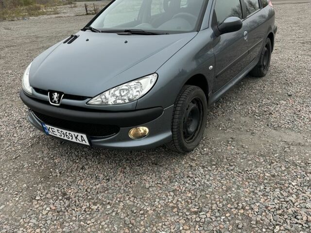 Серый Пежо 206, объемом двигателя 1.4 л и пробегом 209 тыс. км за 3700 $, фото 5 на Automoto.ua