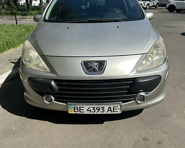 Серый Пежо 206, объемом двигателя 2 л и пробегом 202 тыс. км за 3100 $, фото 6 на Automoto.ua