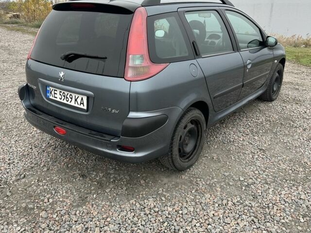 Серый Пежо 206, объемом двигателя 1.4 л и пробегом 209 тыс. км за 3700 $, фото 1 на Automoto.ua