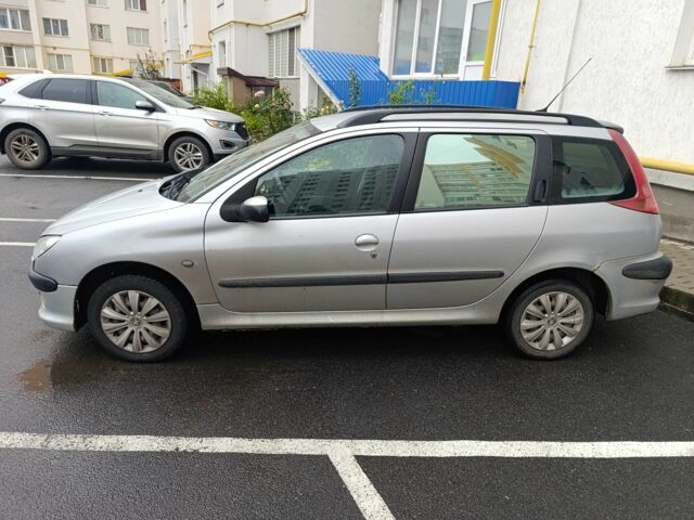 Серый Пежо 206, объемом двигателя 1.4 л и пробегом 270 тыс. км за 3350 $, фото 1 на Automoto.ua