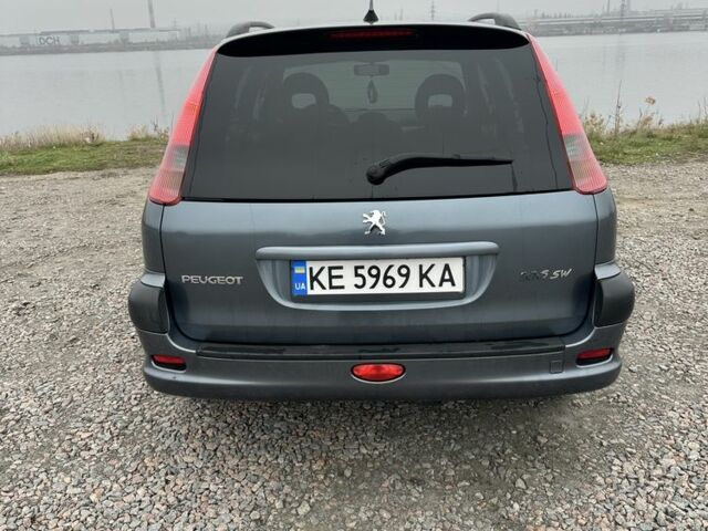 Серый Пежо 206, объемом двигателя 1.4 л и пробегом 209 тыс. км за 3700 $, фото 3 на Automoto.ua