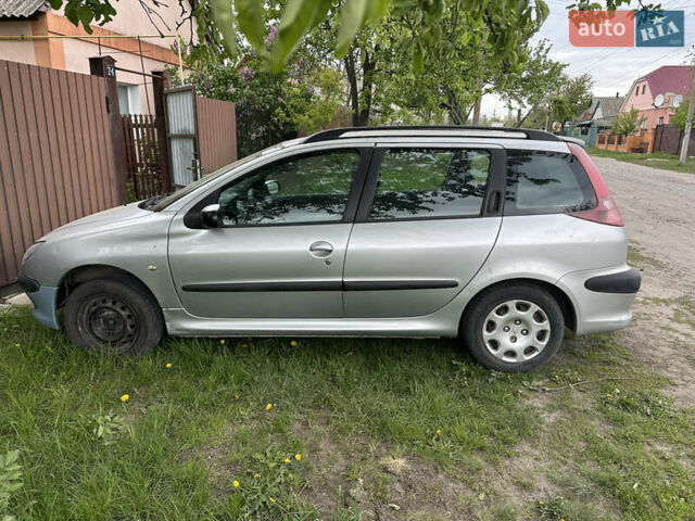 Серый Пежо 206, объемом двигателя 1.4 л и пробегом 205 тыс. км за 2800 $, фото 1 на Automoto.ua