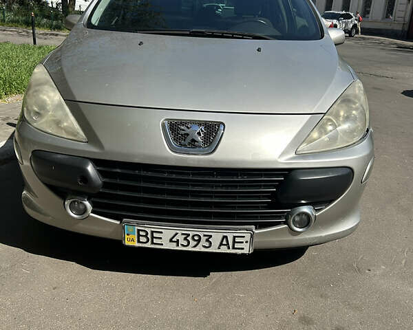 Серый Пежо 206, объемом двигателя 2 л и пробегом 202 тыс. км за 3100 $, фото 2 на Automoto.ua