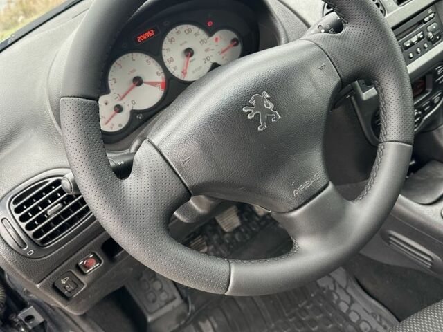 Серый Пежо 206, объемом двигателя 1.4 л и пробегом 209 тыс. км за 3700 $, фото 7 на Automoto.ua