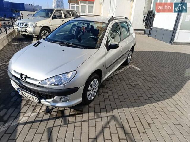 Сірий Пежо 206, об'ємом двигуна 1.36 л та пробігом 264 тис. км за 3400 $, фото 8 на Automoto.ua