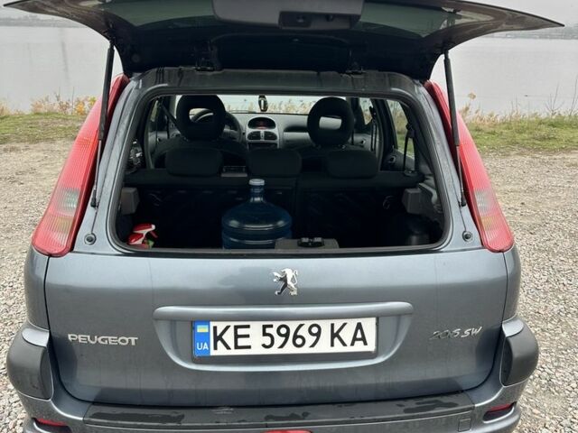 Серый Пежо 206, объемом двигателя 1.4 л и пробегом 209 тыс. км за 3700 $, фото 2 на Automoto.ua