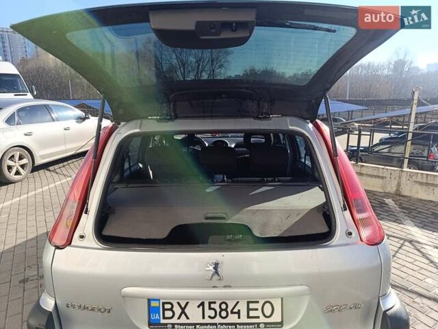 Сірий Пежо 206, об'ємом двигуна 1.36 л та пробігом 264 тис. км за 3400 $, фото 6 на Automoto.ua