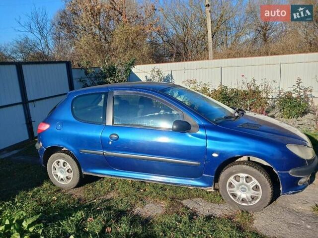 Синий Пежо 206, объемом двигателя 1.1 л и пробегом 141 тыс. км за 1700 $, фото 3 на Automoto.ua