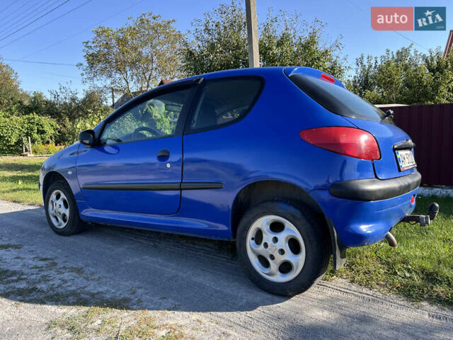 Синій Пежо 206, об'ємом двигуна 1.12 л та пробігом 195 тис. км за 3000 $, фото 12 на Automoto.ua
