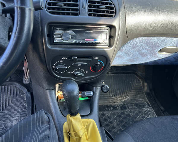 Синій Пежо 206, об'ємом двигуна 1.12 л та пробігом 195 тис. км за 3000 $, фото 10 на Automoto.ua