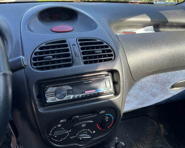 Синій Пежо 206, об'ємом двигуна 1.12 л та пробігом 195 тис. км за 3000 $, фото 7 на Automoto.ua