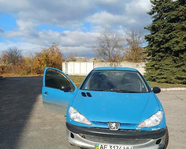 Синий Пежо 206, объемом двигателя 1.4 л и пробегом 300 тыс. км за 2500 $, фото 1 на Automoto.ua