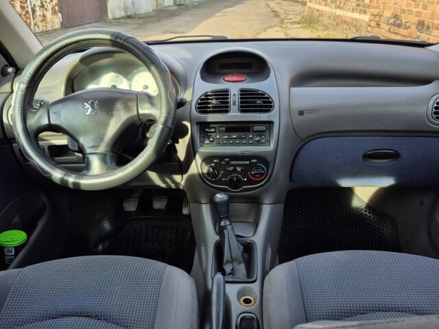 Синій Пежо 206, об'ємом двигуна 1.4 л та пробігом 188 тис. км за 2700 $, фото 7 на Automoto.ua
