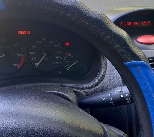 Синий Пежо 206, объемом двигателя 1.4 л и пробегом 295 тыс. км за 2100 $, фото 11 на Automoto.ua