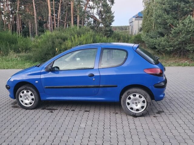 Синий Пежо 206, объемом двигателя 1.1 л и пробегом 240 тыс. км за 2300 $, фото 1 на Automoto.ua