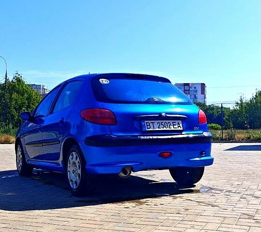 Синий Пежо 206, объемом двигателя 1.4 л и пробегом 208 тыс. км за 3000 $, фото 1 на Automoto.ua