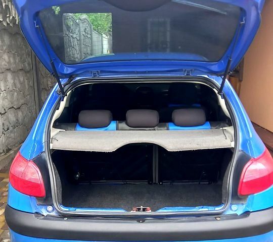 Синий Пежо 206, объемом двигателя 1.4 л и пробегом 295 тыс. км за 2100 $, фото 5 на Automoto.ua