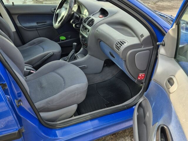 Синій Пежо 206, об'ємом двигуна 1.4 л та пробігом 188 тис. км за 2700 $, фото 6 на Automoto.ua