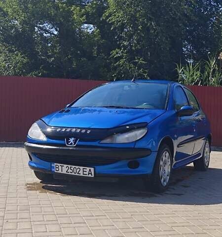 Синий Пежо 206, объемом двигателя 1.4 л и пробегом 208 тыс. км за 2700 $, фото 4 на Automoto.ua