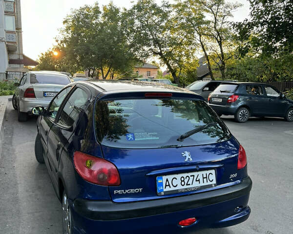 Синий Пежо 206, объемом двигателя 1.12 л и пробегом 175 тыс. км за 2200 $, фото 3 на Automoto.ua