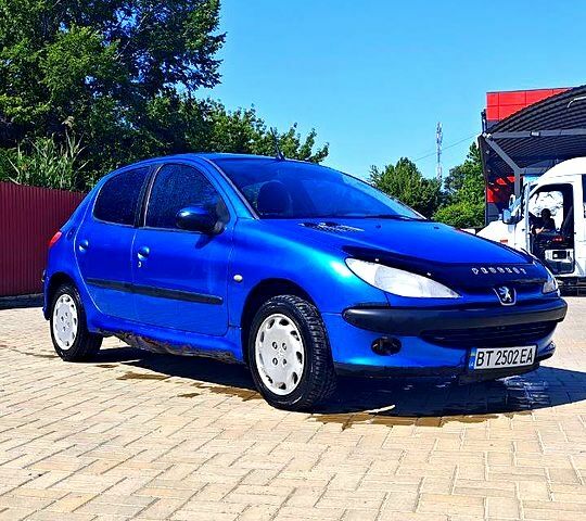 Синий Пежо 206, объемом двигателя 1.4 л и пробегом 208 тыс. км за 3000 $, фото 3 на Automoto.ua