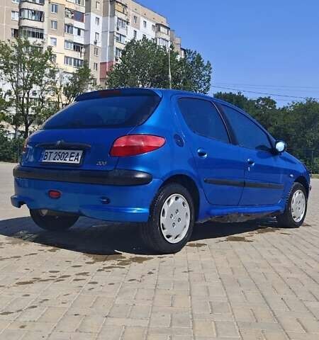 Синий Пежо 206, объемом двигателя 1.4 л и пробегом 208 тыс. км за 2700 $, фото 3 на Automoto.ua