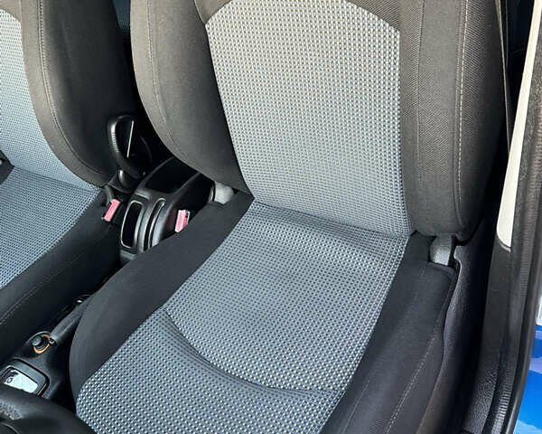 Синий Пежо 206, объемом двигателя 1.4 л и пробегом 133 тыс. км за 5500 $, фото 56 на Automoto.ua