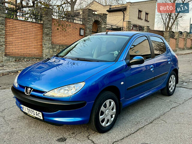 Синий Пежо 206, объемом двигателя 1.36 л и пробегом 133 тыс. км за 5500 $, фото 1 на Automoto.ua