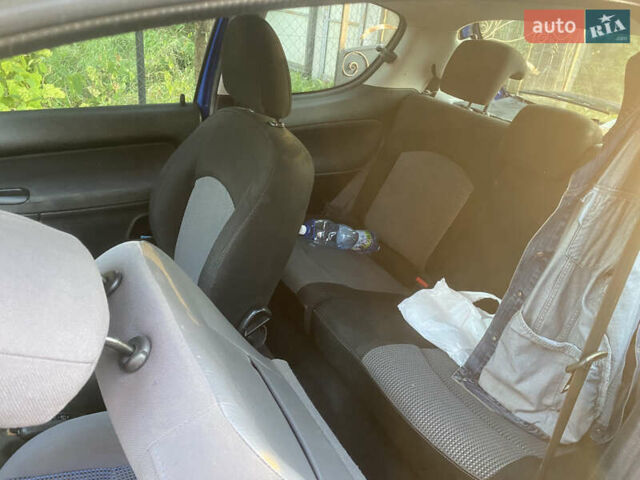 Синий Пежо 206, объемом двигателя 1.1 л и пробегом 250 тыс. км за 2100 $, фото 7 на Automoto.ua