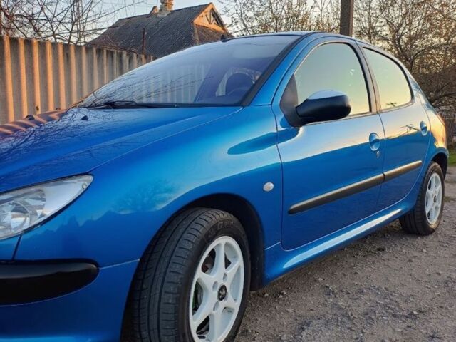Синій Пежо 206, об'ємом двигуна 1.4 л та пробігом 200 тис. км за 3500 $, фото 1 на Automoto.ua