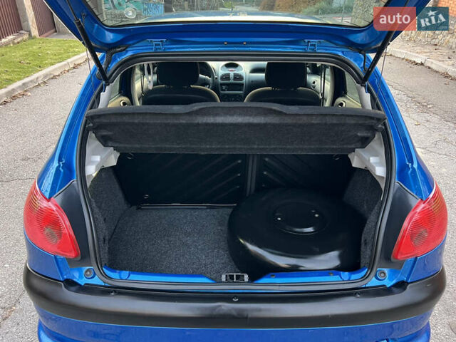 Синий Пежо 206, объемом двигателя 1.4 л и пробегом 133 тыс. км за 5500 $, фото 61 на Automoto.ua