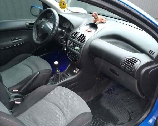 Синій Пежо 206, об'ємом двигуна 1.1 л та пробігом 257 тис. км за 2400 $, фото 6 на Automoto.ua
