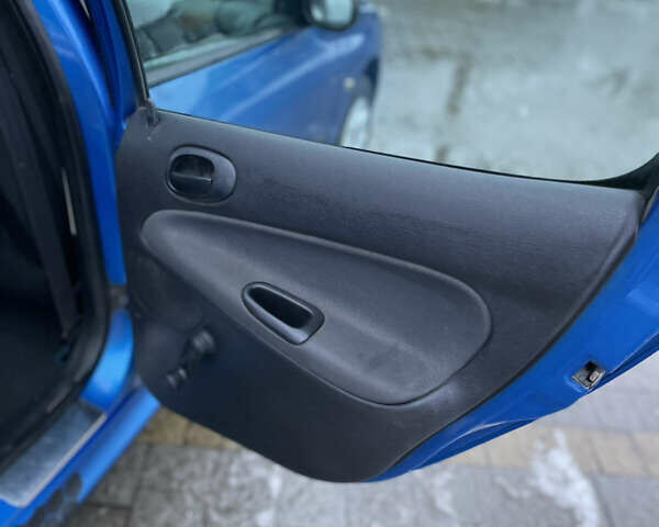 Синий Пежо 206, объемом двигателя 1.4 л и пробегом 242 тыс. км за 1999 $, фото 6 на Automoto.ua