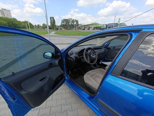 Синий Пежо 206, объемом двигателя 1.4 л и пробегом 175 тыс. км за 3200 $, фото 6 на Automoto.ua