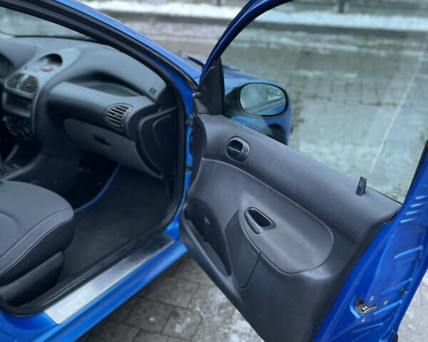 Синий Пежо 206, объемом двигателя 1.4 л и пробегом 242 тыс. км за 1999 $, фото 8 на Automoto.ua