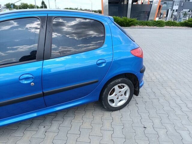 Синий Пежо 206, объемом двигателя 1.4 л и пробегом 175 тыс. км за 3200 $, фото 2 на Automoto.ua