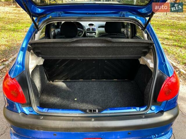 Синий Пежо 206, объемом двигателя 1.4 л и пробегом 71 тыс. км за 5100 $, фото 6 на Automoto.ua