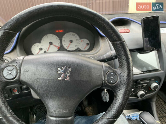 Синий Пежо 206, объемом двигателя 1.1 л и пробегом 261 тыс. км за 2400 $, фото 8 на Automoto.ua