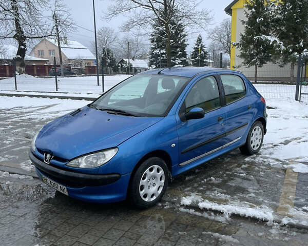 Синий Пежо 206, объемом двигателя 1.4 л и пробегом 242 тыс. км за 1999 $, фото 1 на Automoto.ua