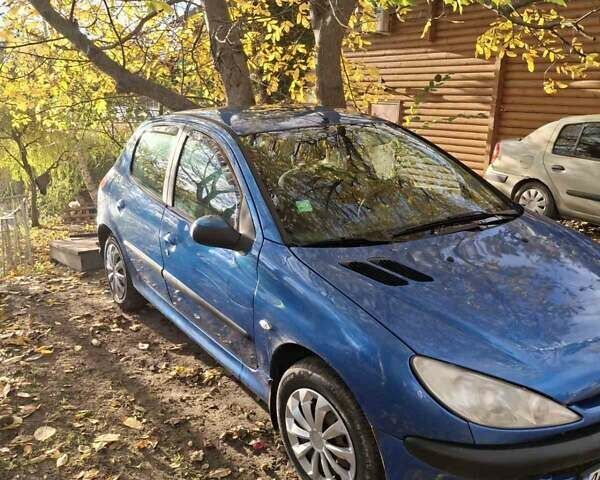 Синій Пежо 206, об'ємом двигуна 1.36 л та пробігом 195 тис. км за 2800 $, фото 8 на Automoto.ua