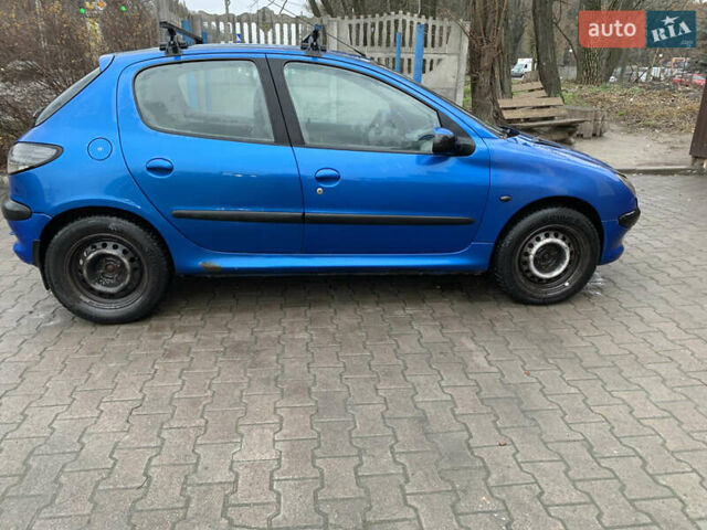 Синий Пежо 206, объемом двигателя 1.1 л и пробегом 261 тыс. км за 2400 $, фото 2 на Automoto.ua