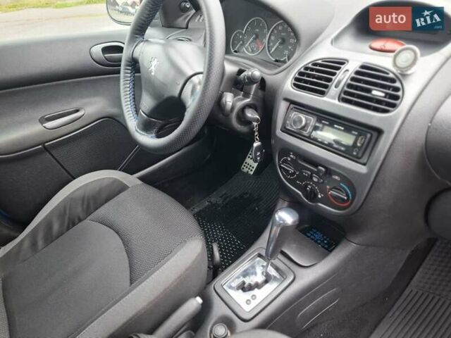 Синий Пежо 206, объемом двигателя 1.36 л и пробегом 153 тыс. км за 4400 $, фото 1 на Automoto.ua