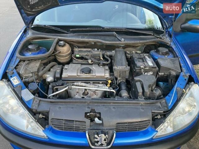 Синій Пежо 206, об'ємом двигуна 1.36 л та пробігом 358 тис. км за 3900 $, фото 6 на Automoto.ua