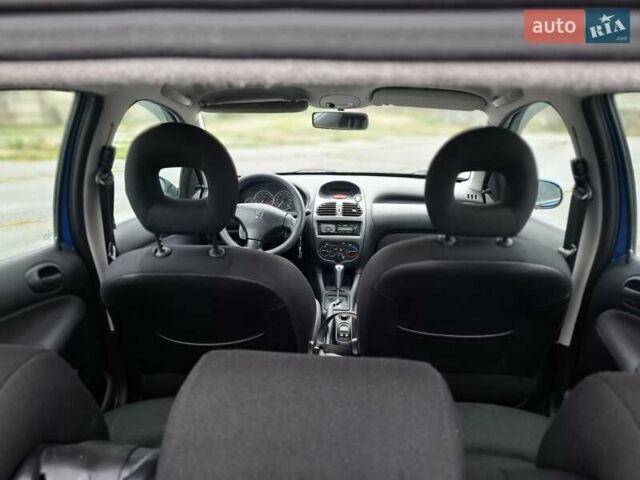 Синий Пежо 206, объемом двигателя 1.36 л и пробегом 153 тыс. км за 4400 $, фото 2 на Automoto.ua