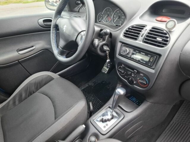 Синий Пежо 206, объемом двигателя 1.4 л и пробегом 153 тыс. км за 4350 $, фото 4 на Automoto.ua