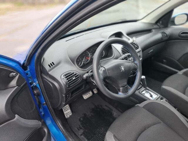 Синий Пежо 206, объемом двигателя 1.4 л и пробегом 153 тыс. км за 4350 $, фото 6 на Automoto.ua