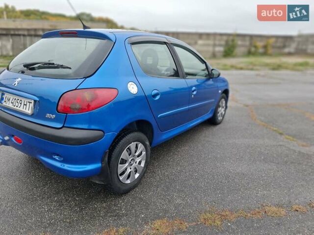 Синий Пежо 206, объемом двигателя 1.36 л и пробегом 153 тыс. км за 4400 $, фото 3 на Automoto.ua