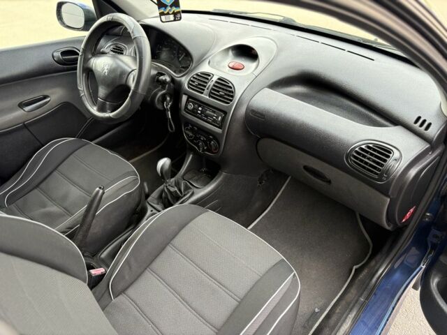 Синій Пежо 206, об'ємом двигуна 1.4 л та пробігом 200 тис. км за 3450 $, фото 10 на Automoto.ua