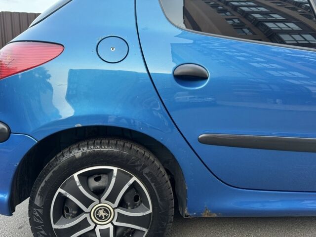 Синий Пежо 206, объемом двигателя 1.4 л и пробегом 175 тыс. км за 4500 $, фото 7 на Automoto.ua
